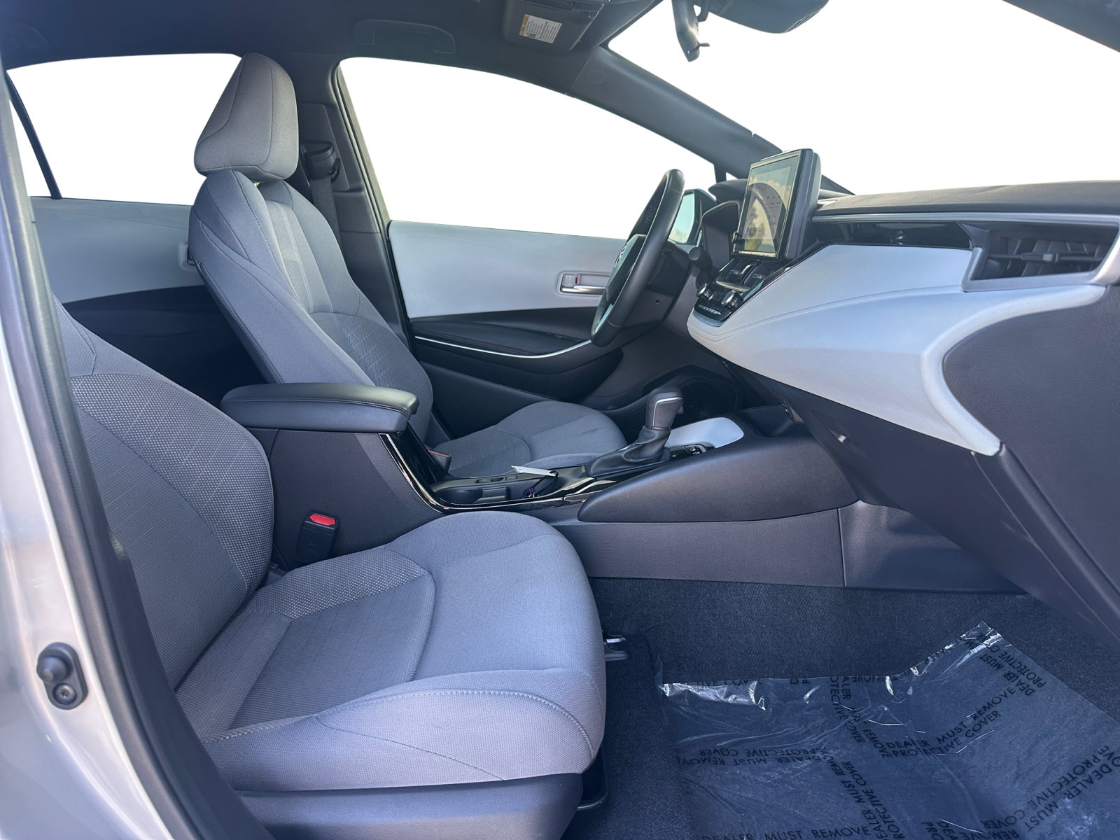 Used 2025 Toyota Corolla SE w/ Convenience Package FWD image 15