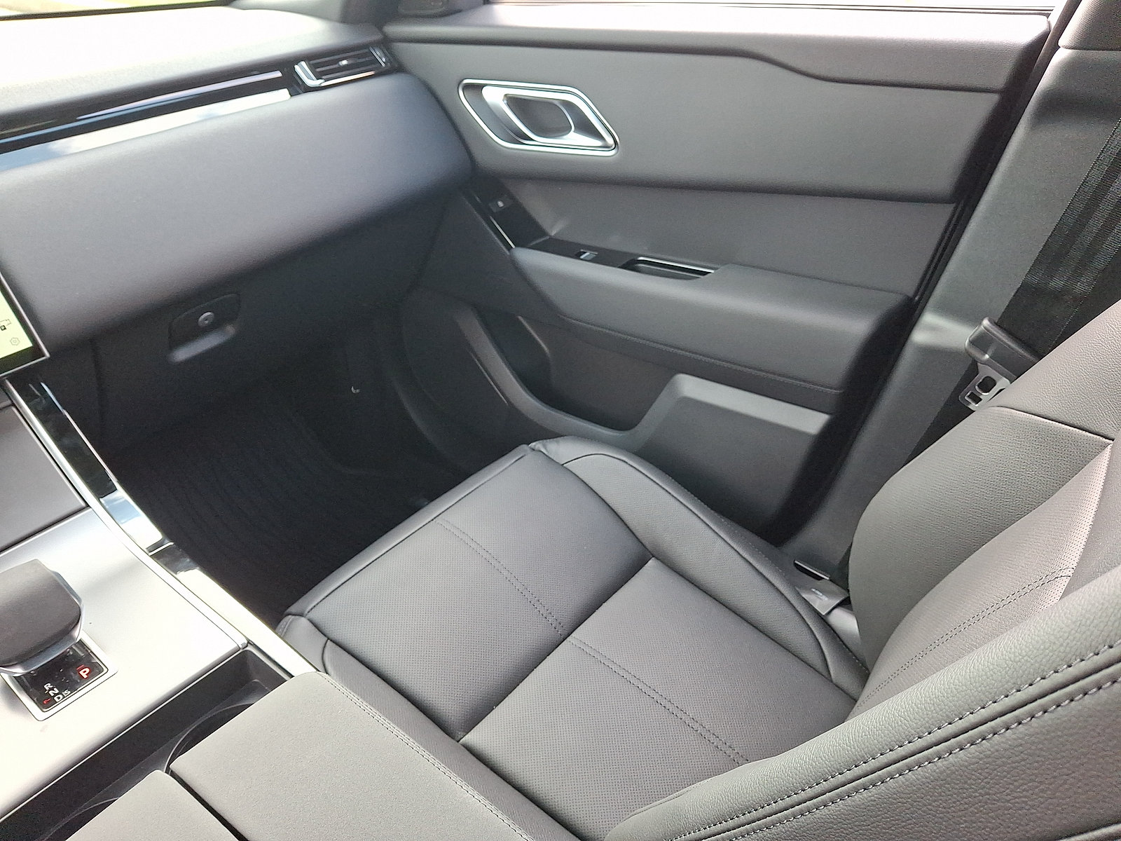New 2026 Land Rover Range Rover Velar S AWD/4WD image 4
