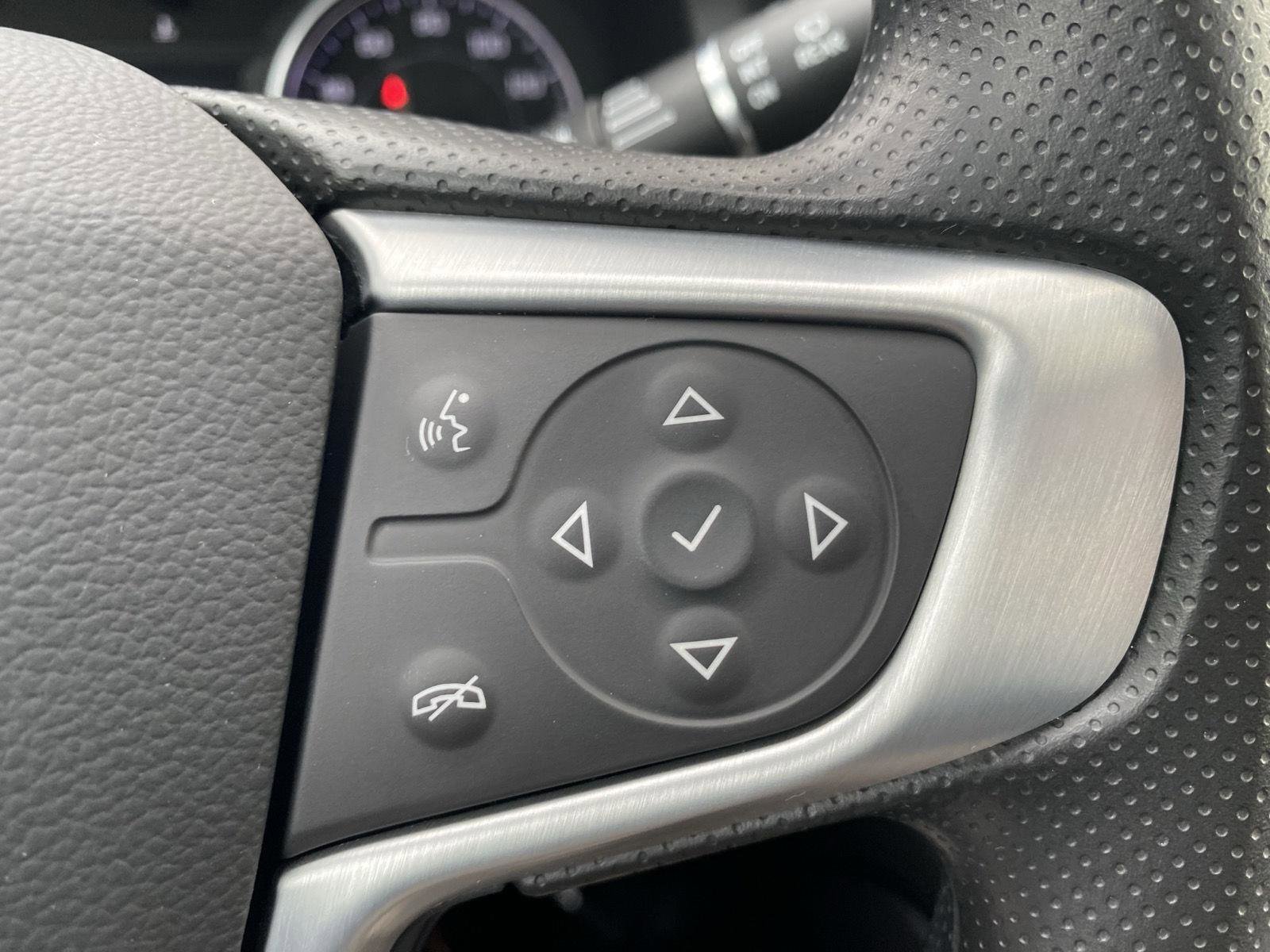 Used 2023 GMC Acadia SLE image 29