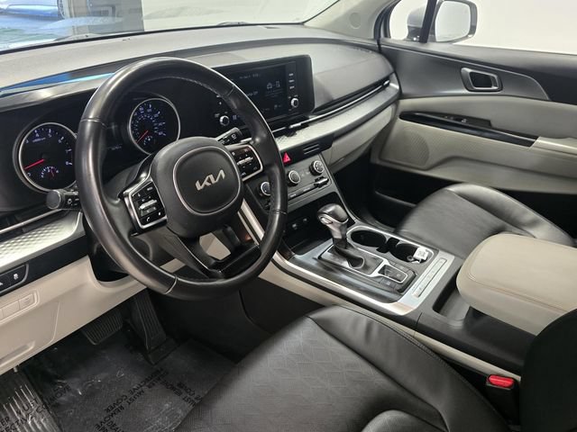 Used 2023 Kia Carnival LX FWD image 23