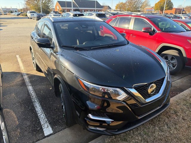 Used 2022 Nissan Rogue Sport SL w/ Premium Package image 2