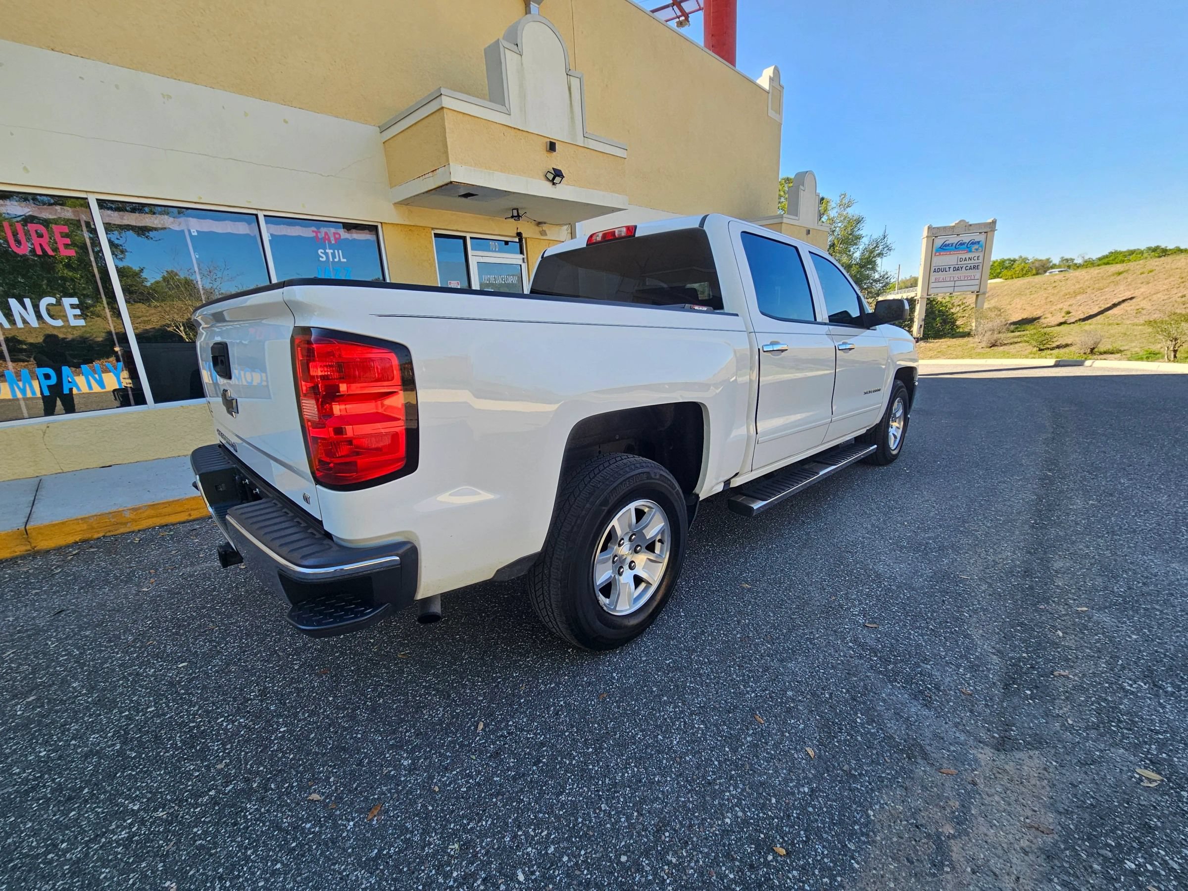 Used 2018 Chevrolet Silverado 1500 LT w/ LT Eassist Package RWD image 7