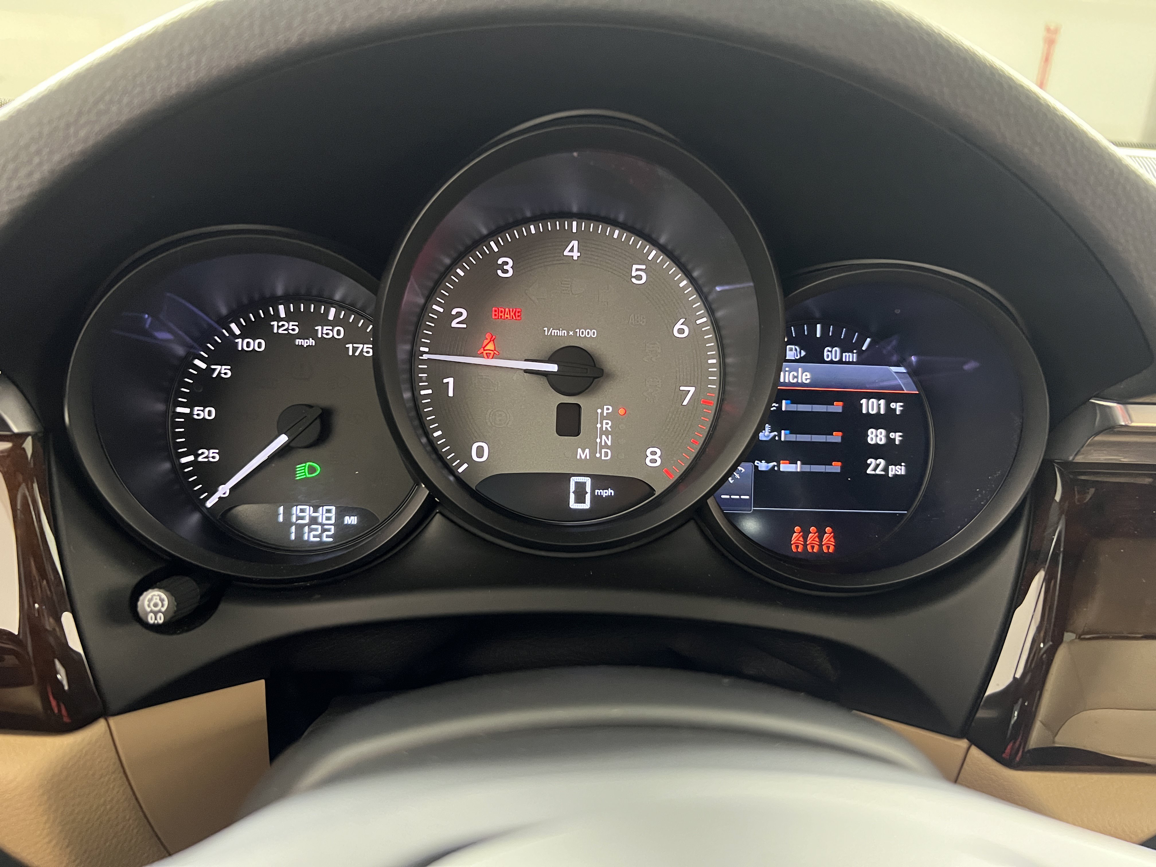 Certified 2024 Porsche Macan S AWD/4WD image 18