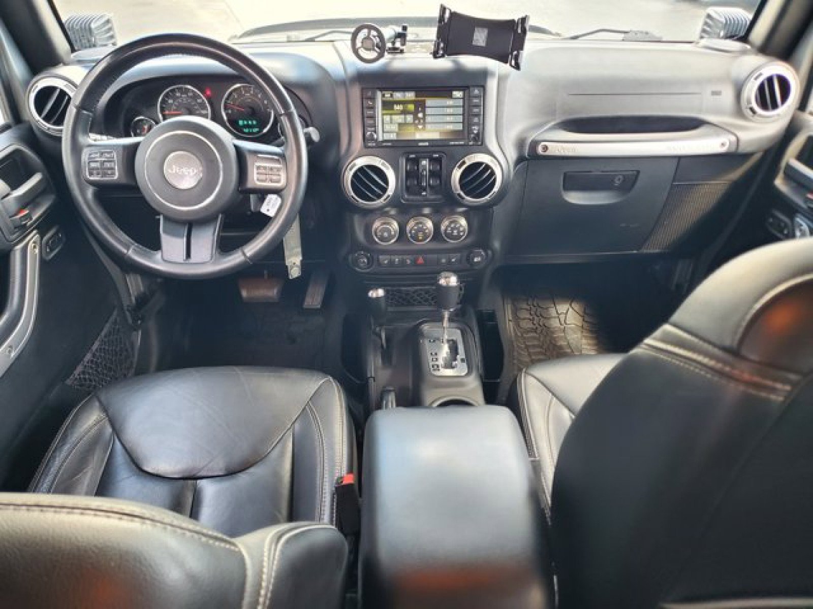 Used 2015 Jeep Wrangler Unlimited Rubicon w/ Connectivity Group image 23