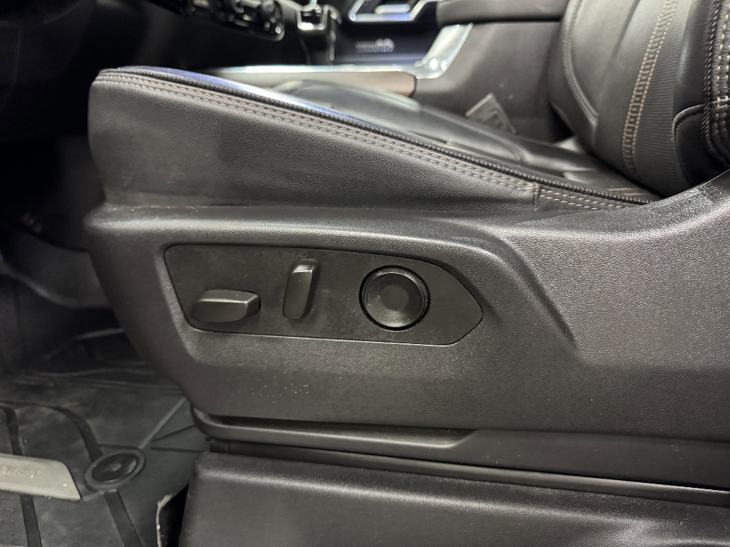 Used 2024 Chevrolet Silverado 1500 High Country w/ High Country Premium Package AWD/4WD image 23