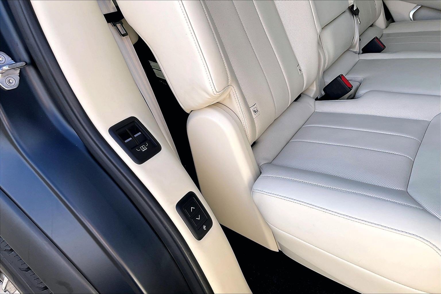 Certified 2023 Land Rover Range Rover Long Wheelbase Autobiography image 35