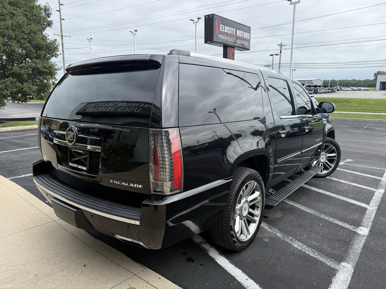 Used 2013 Cadillac Escalade ESV Premium AWD/4WD image 5