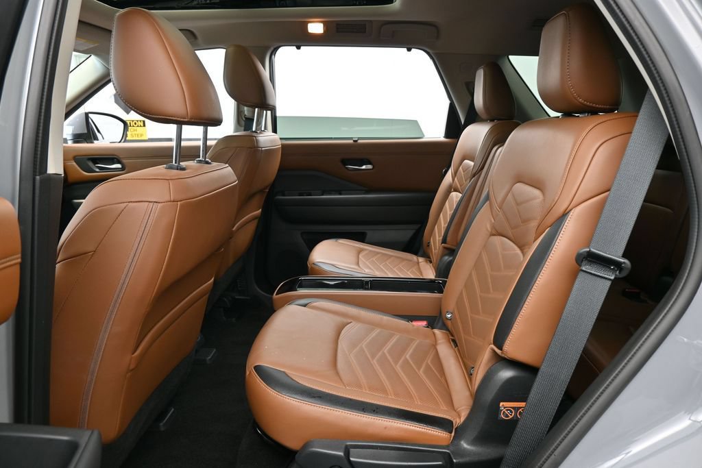 Used 2024 Nissan Pathfinder Platinum AWD/4WD image 32
