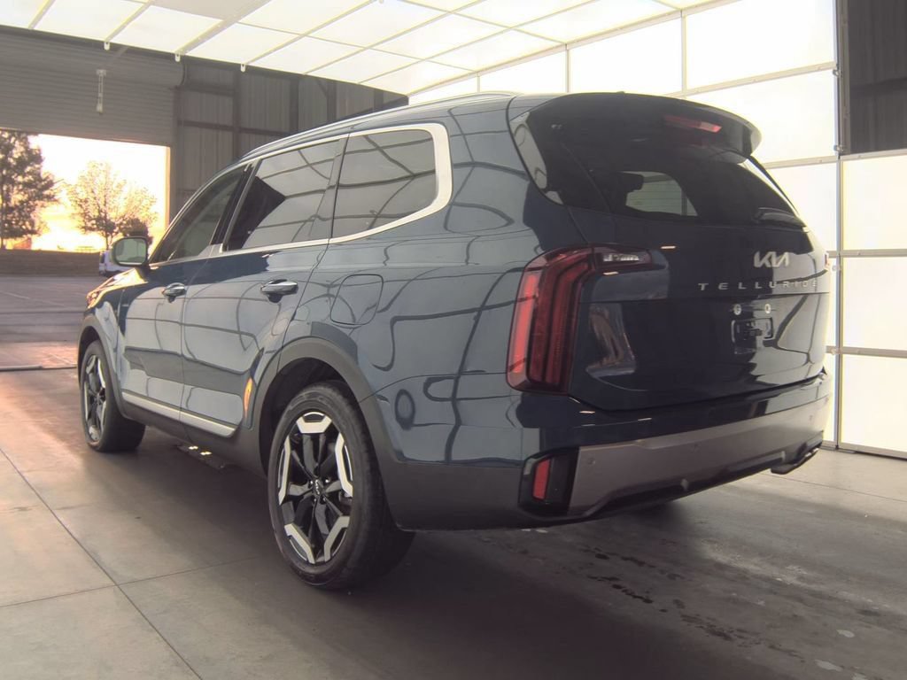 Used 2025 Kia Telluride S FWD image 6