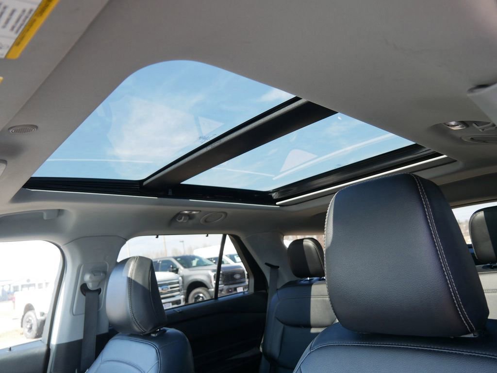 Certified 2021 Ford Explorer Limited w/ Equipment Group 301A image 18