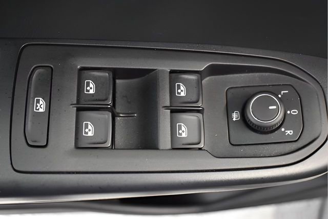 Used 2025 Volkswagen Taos SE AWD/4WD image 21