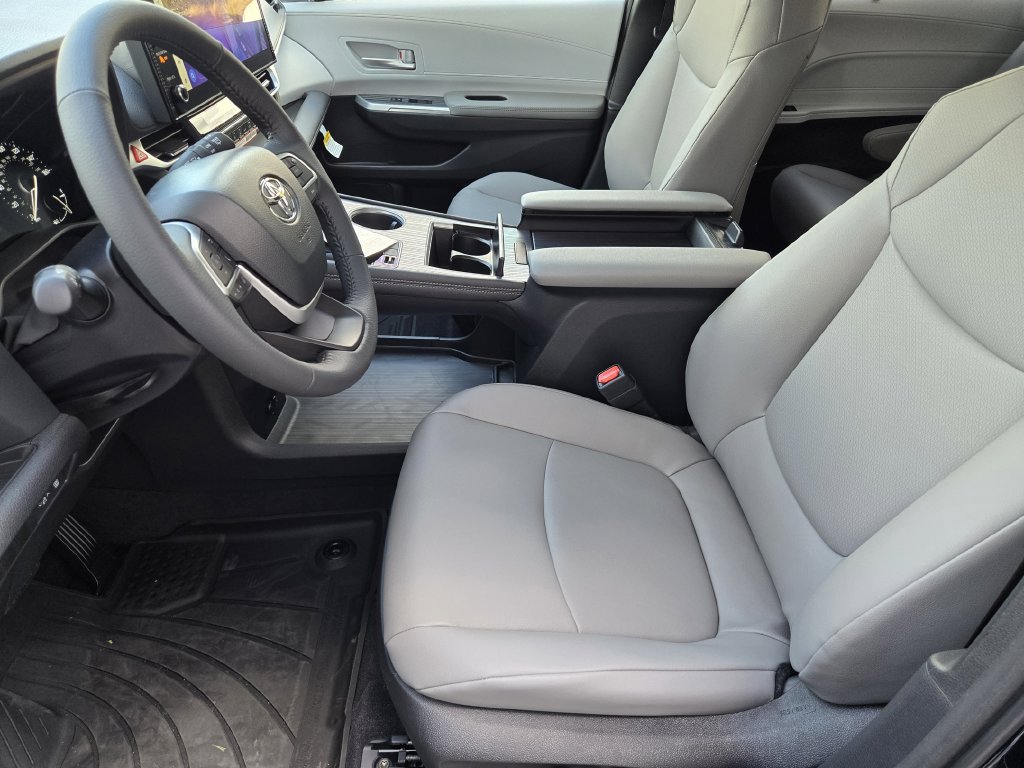 New 2026 Toyota Sienna XLE FWD image 9