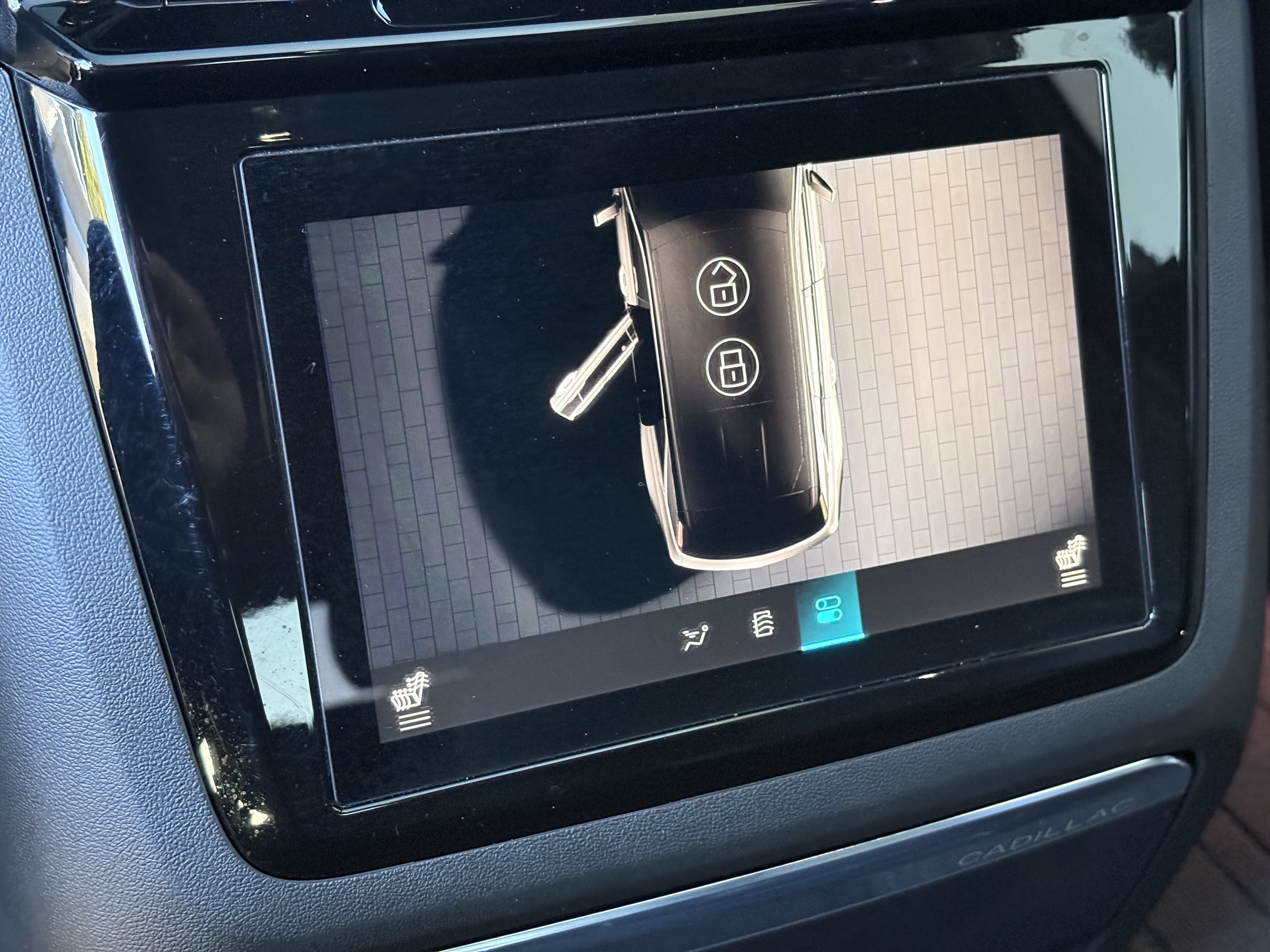 Certified 2025 Cadillac Escalade IQ Luxury 2 w/ LPO, Premium Carpet Package AWD/4WD image 15