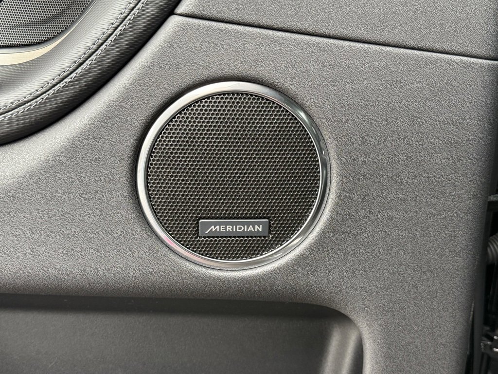 Certified 2025 Land Rover Discovery Sport Dynamic SE image 14