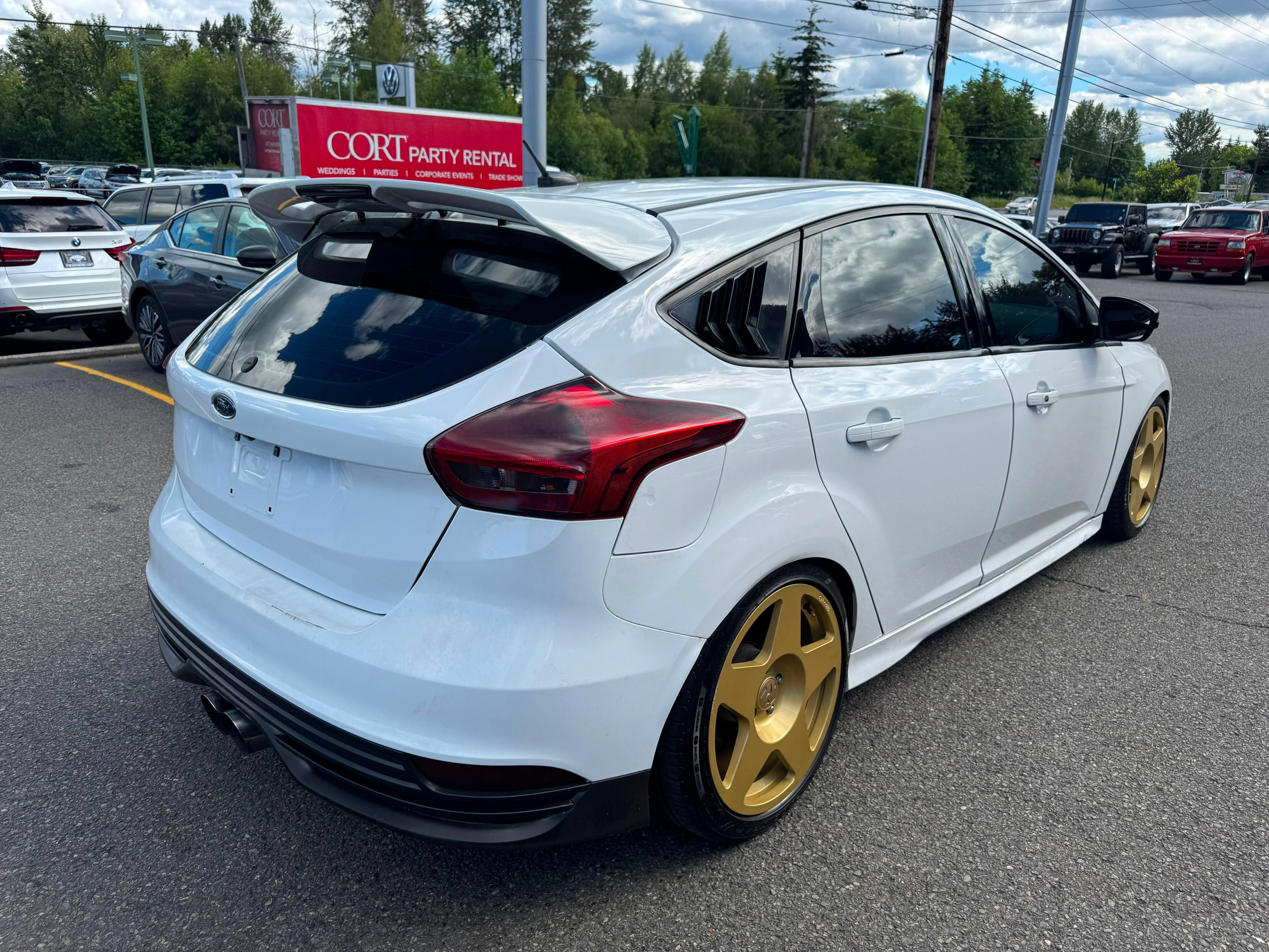 Used 2018 Ford Focus ST FWD image 3