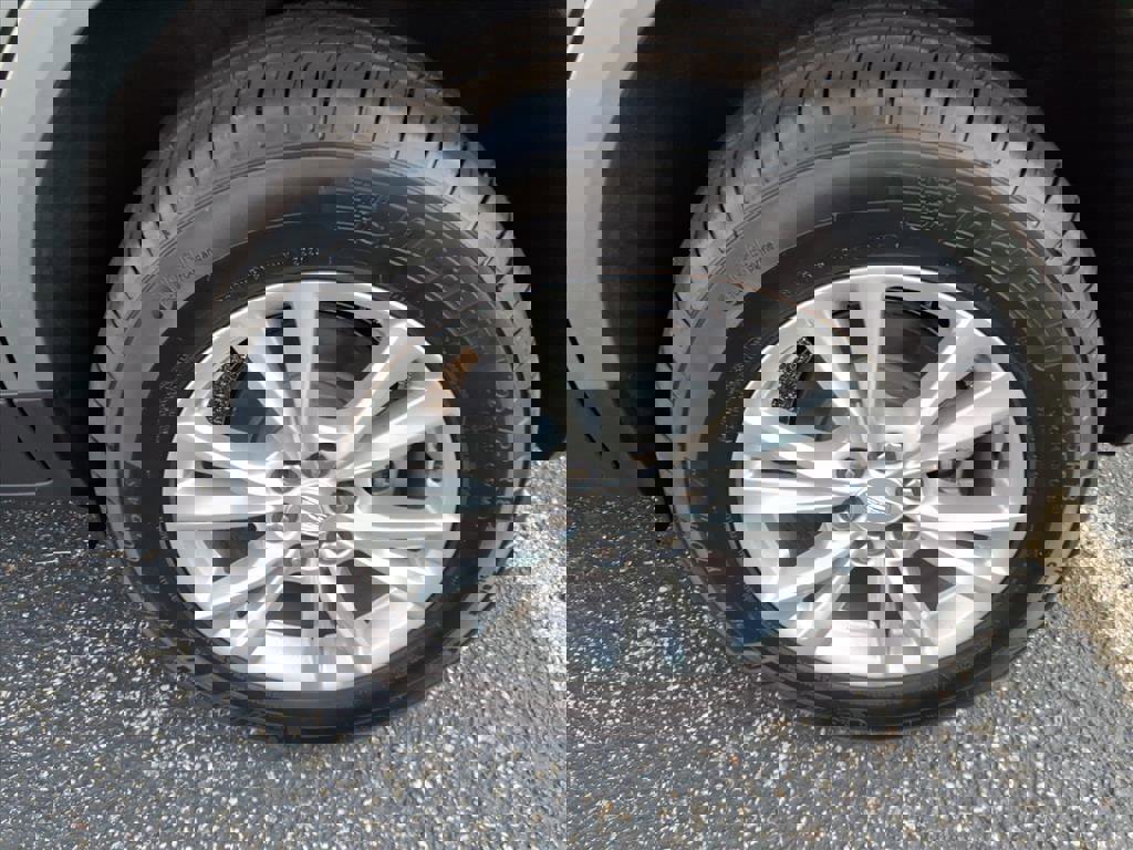 New 2025 Cadillac XT5 Luxury image 9