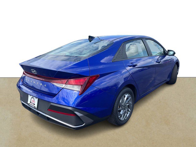 Used 2024 Hyundai Elantra SEL FWD image 4