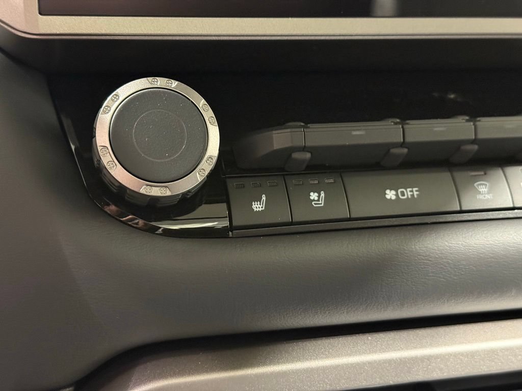 New 2026 Toyota Tundra Limited AWD/4WD image 25