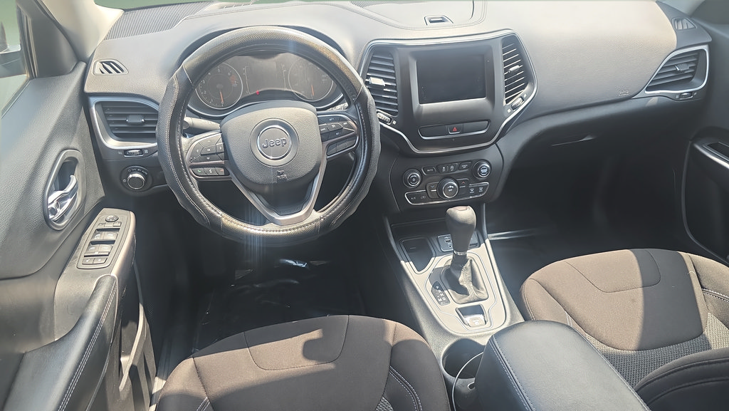 Used 2020 Jeep Cherokee Latitude FWD image 14