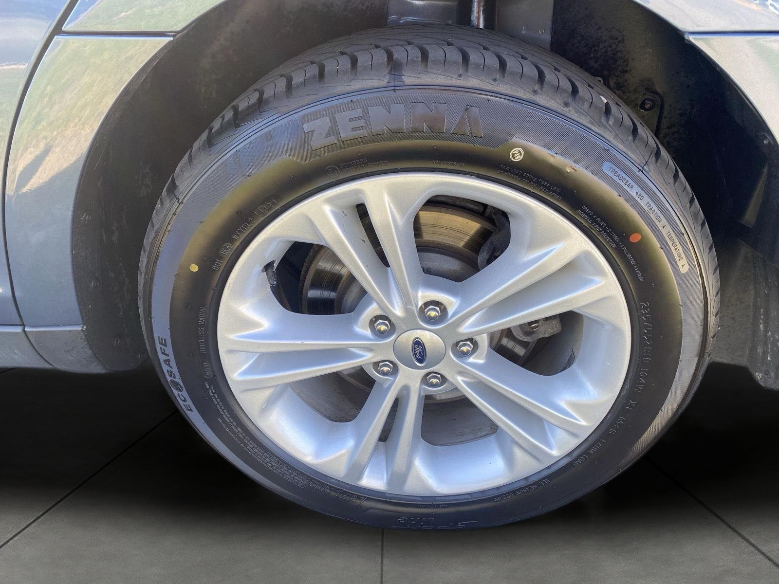 Used 2018 Ford Taurus SE FWD image 6