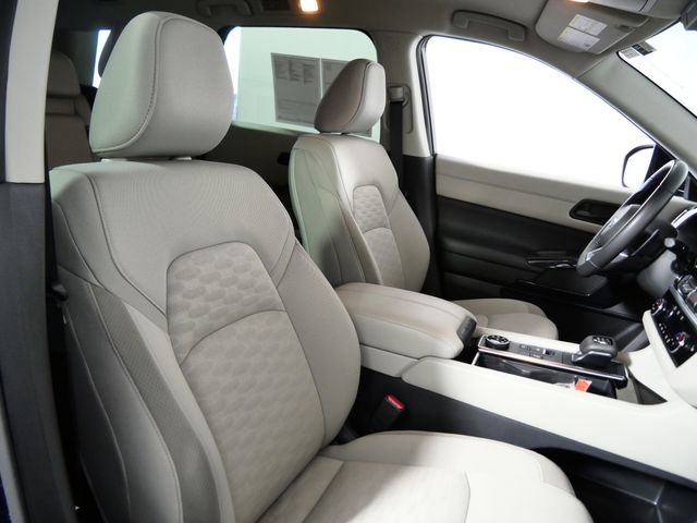 Used 2024 Nissan Pathfinder SV AWD/4WD image 12