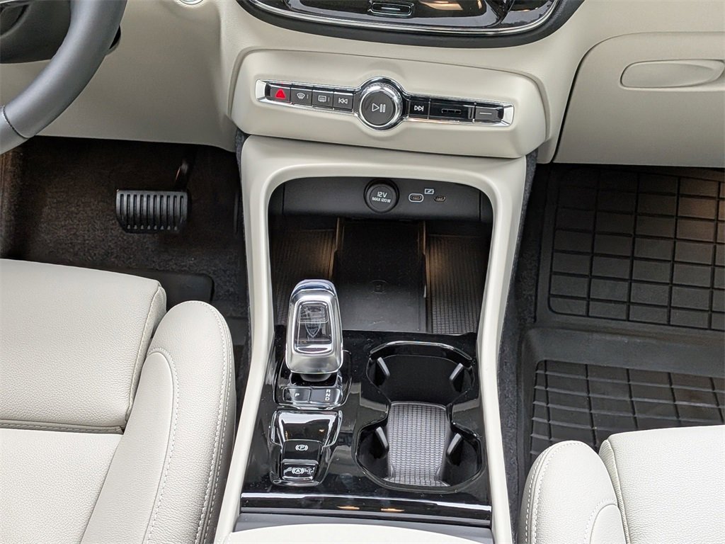 New 2026 Volvo XC40 B5 Plus w/ Protection Package Premier image 20