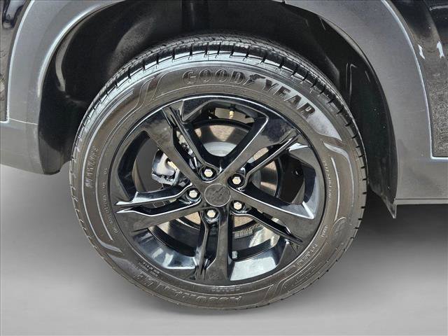 Used 2024 Chevrolet Trax LT w/ Driver Confidence Package FWD image 20