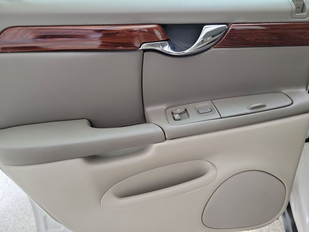 Used 2005 Cadillac De Ville FWD image 16