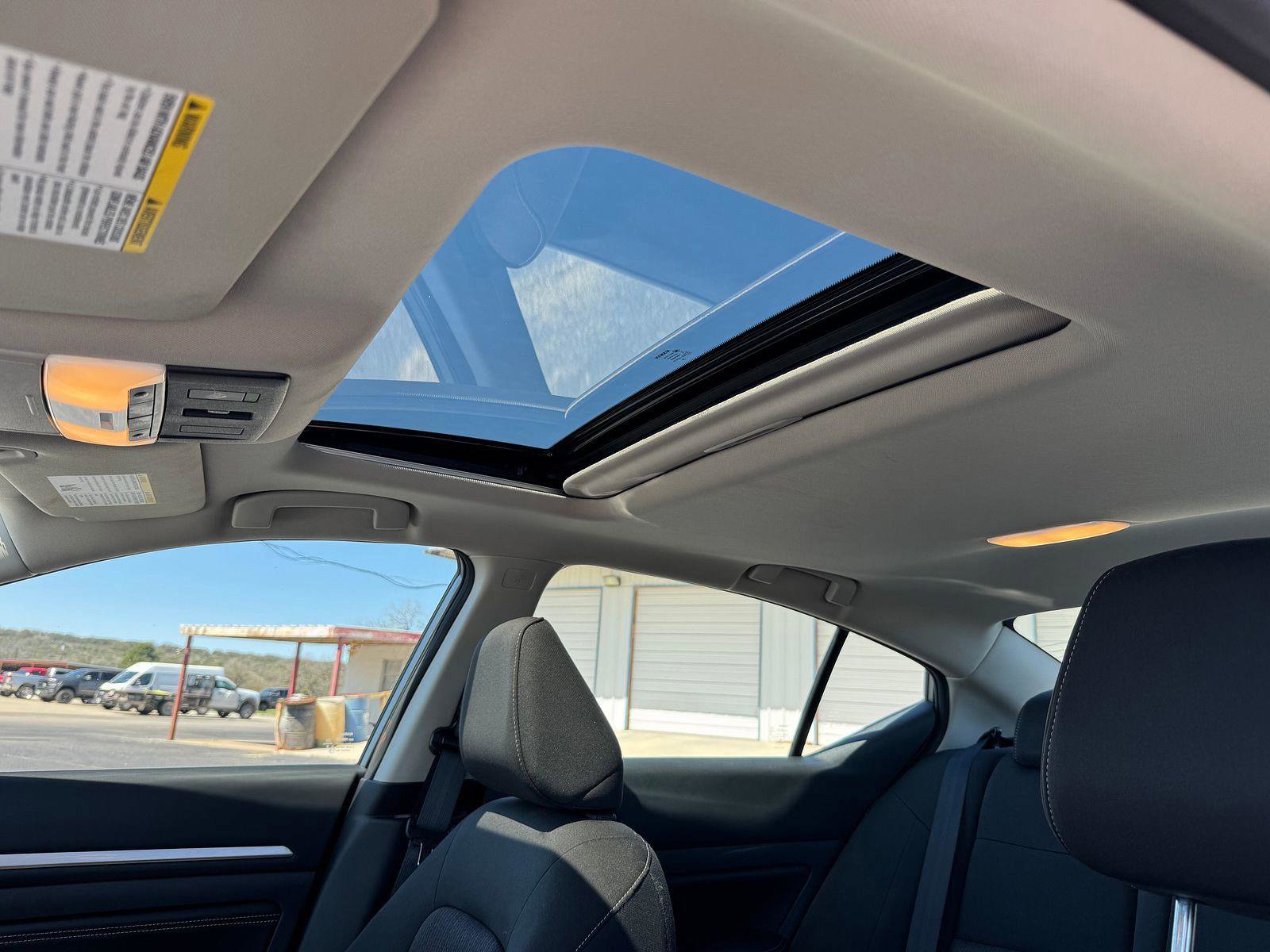 Used 2023 Nissan Altima 2.5 SV w/ SV Premium Package image 9