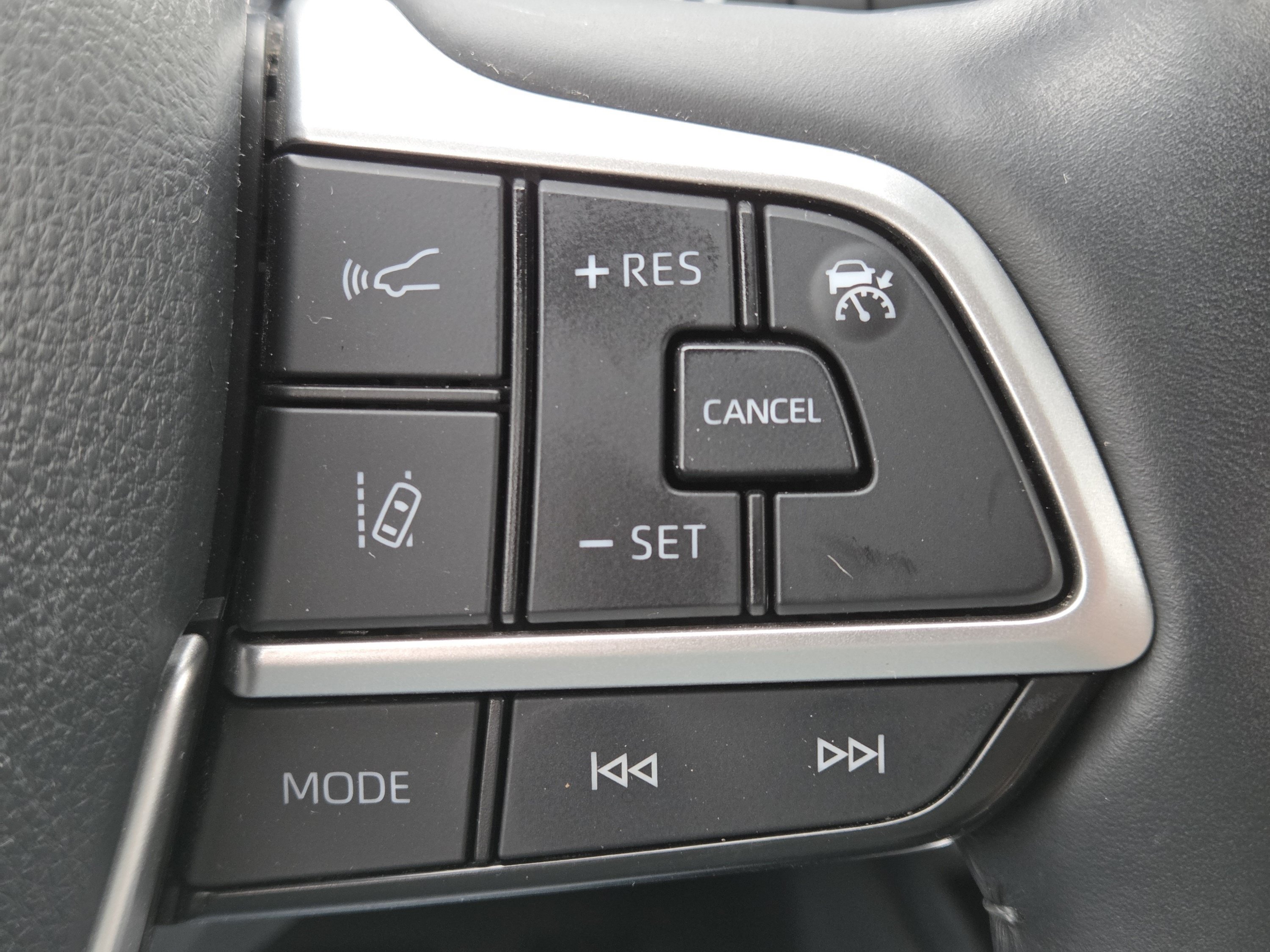 Used 2024 Toyota Highlander Limited AWD/4WD image 16