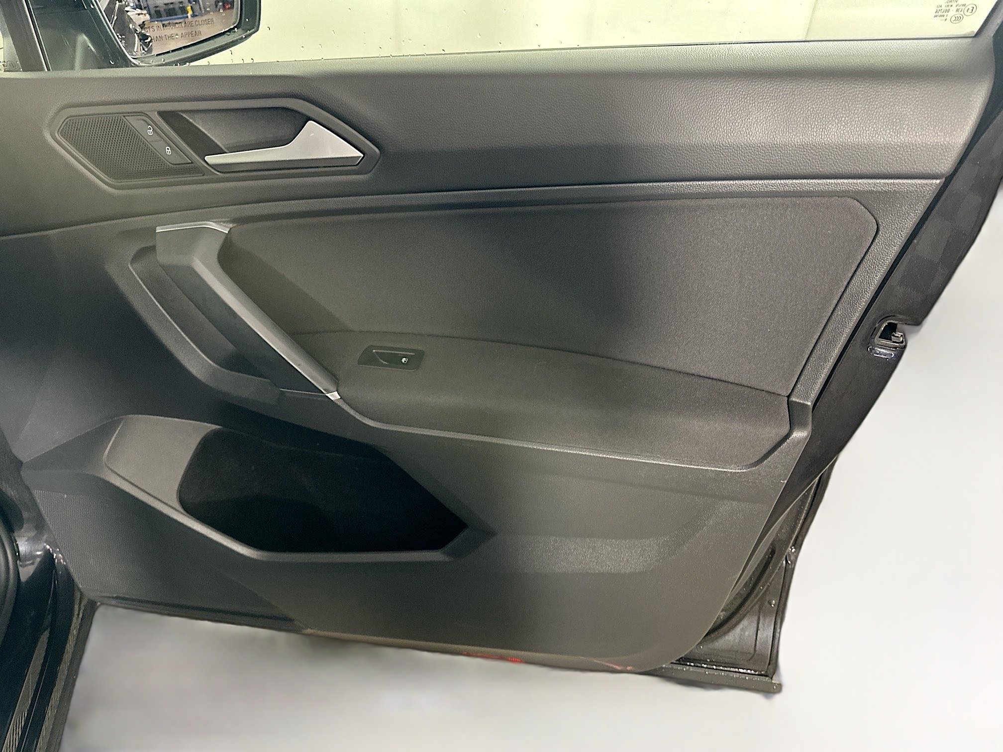 Used 2020 Volkswagen Tiguan S image 29