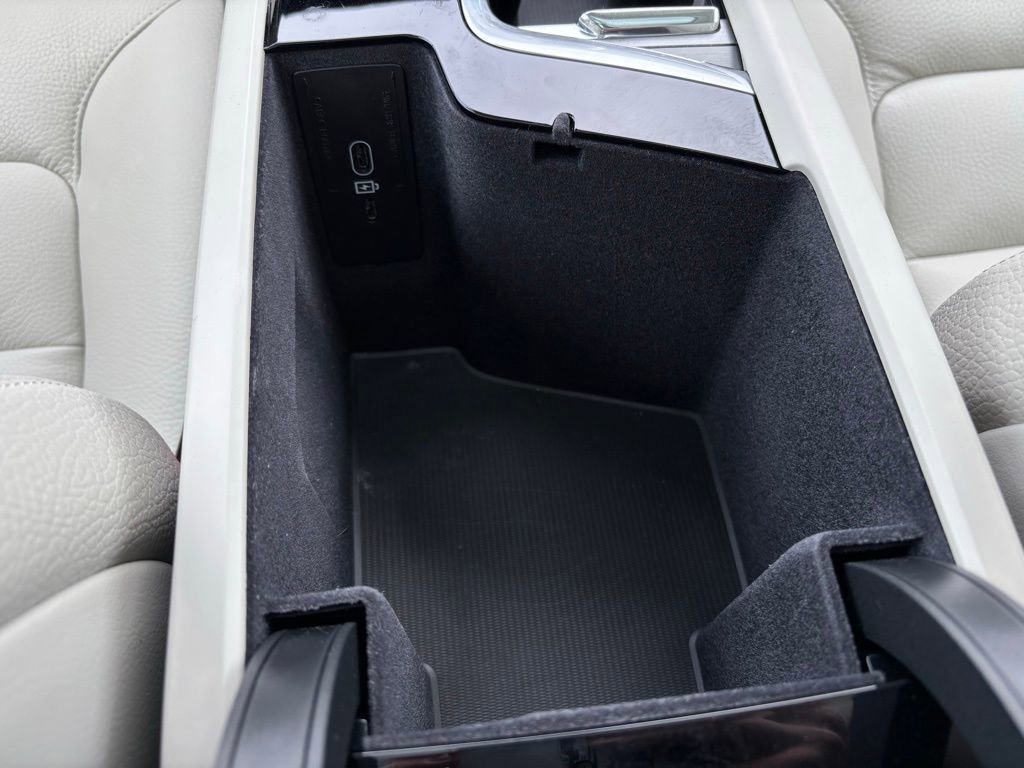 Certified 2024 Volvo XC90 B5 Core w/ Protection Package Premier image 9