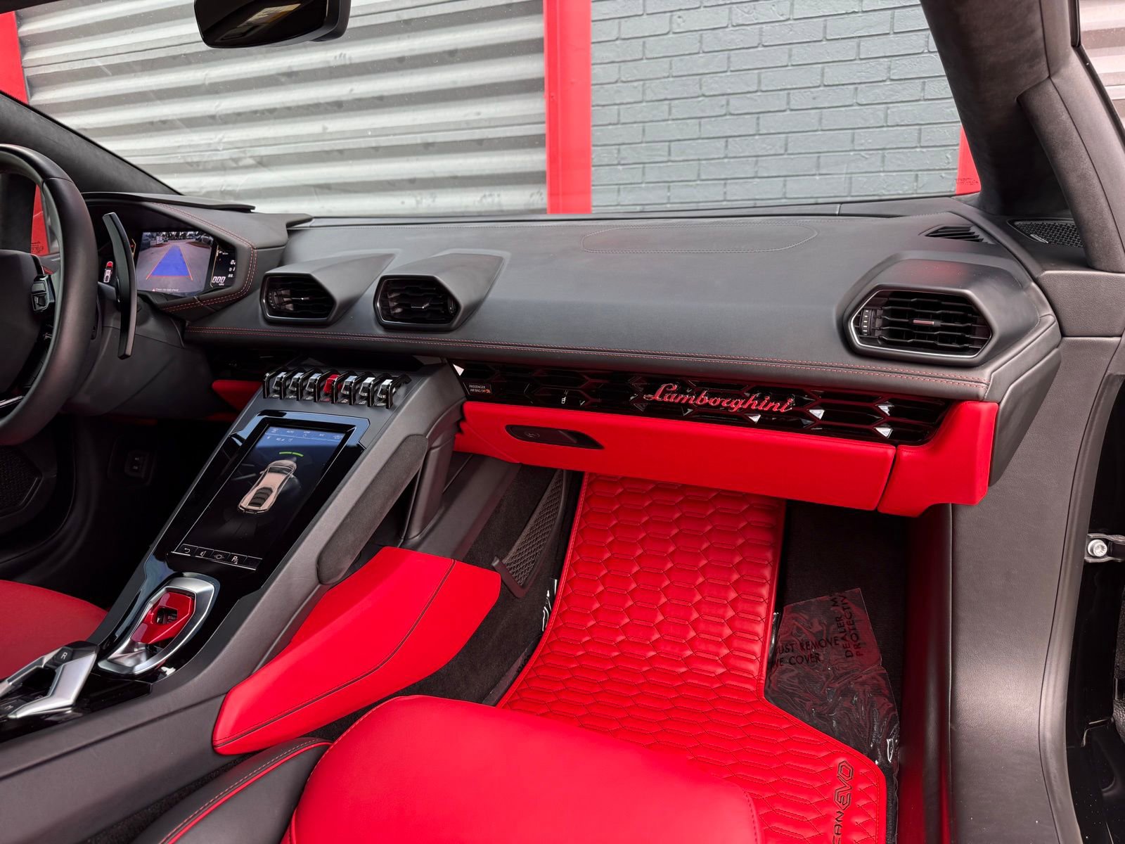 Used 2021 Lamborghini Huracan EVO image 16