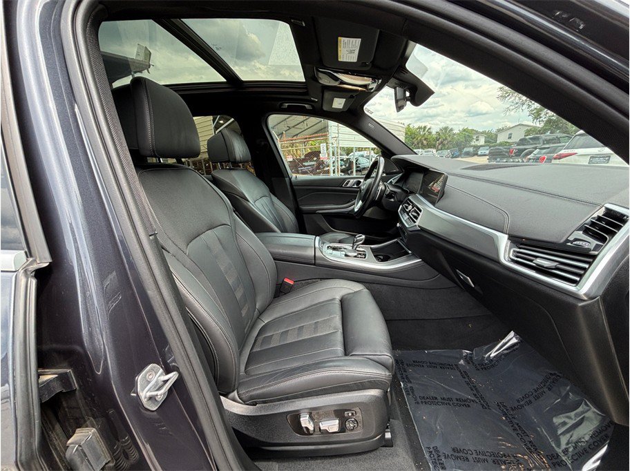 Used 2019 BMW X5 xDrive50i w/ Parking Assistance Package AWD/4WD image 47