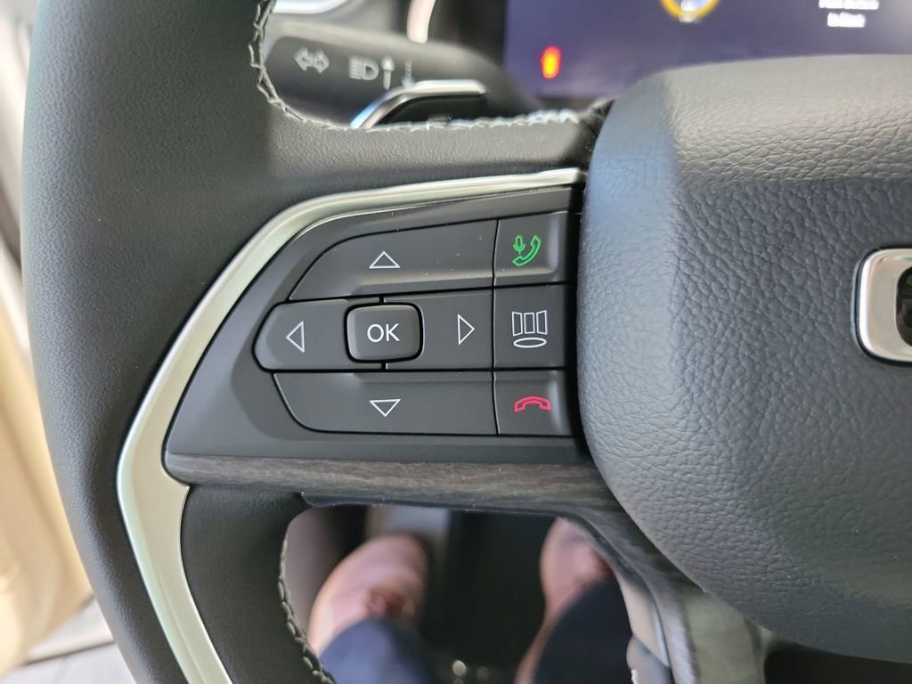 New 2025 Jeep Grand Cherokee L Limited w/ Luxury Tech Group II image 15