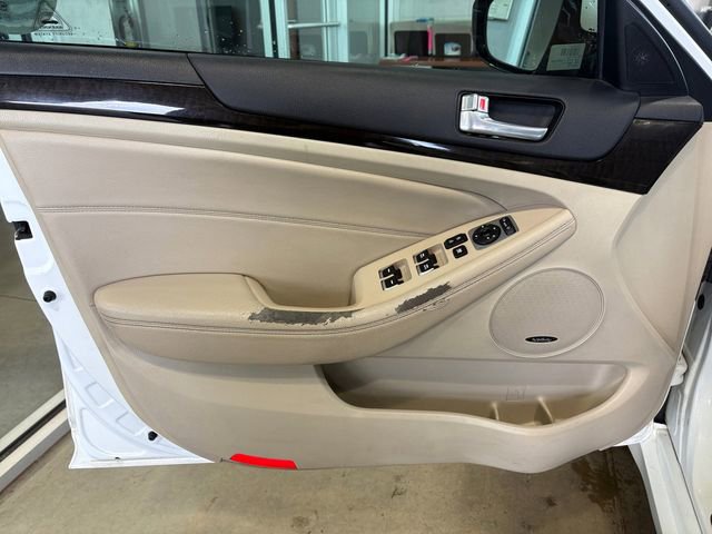 Used 2014 Kia Cadenza Premium image 16