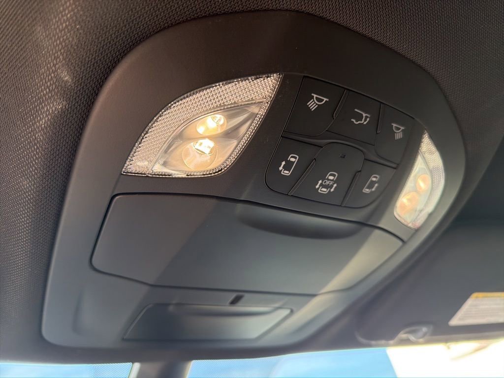 New 2026 Chrysler Pacifica Select FWD image 36