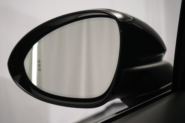 Used 2023 Porsche Cayenne Platinum Edition image 21