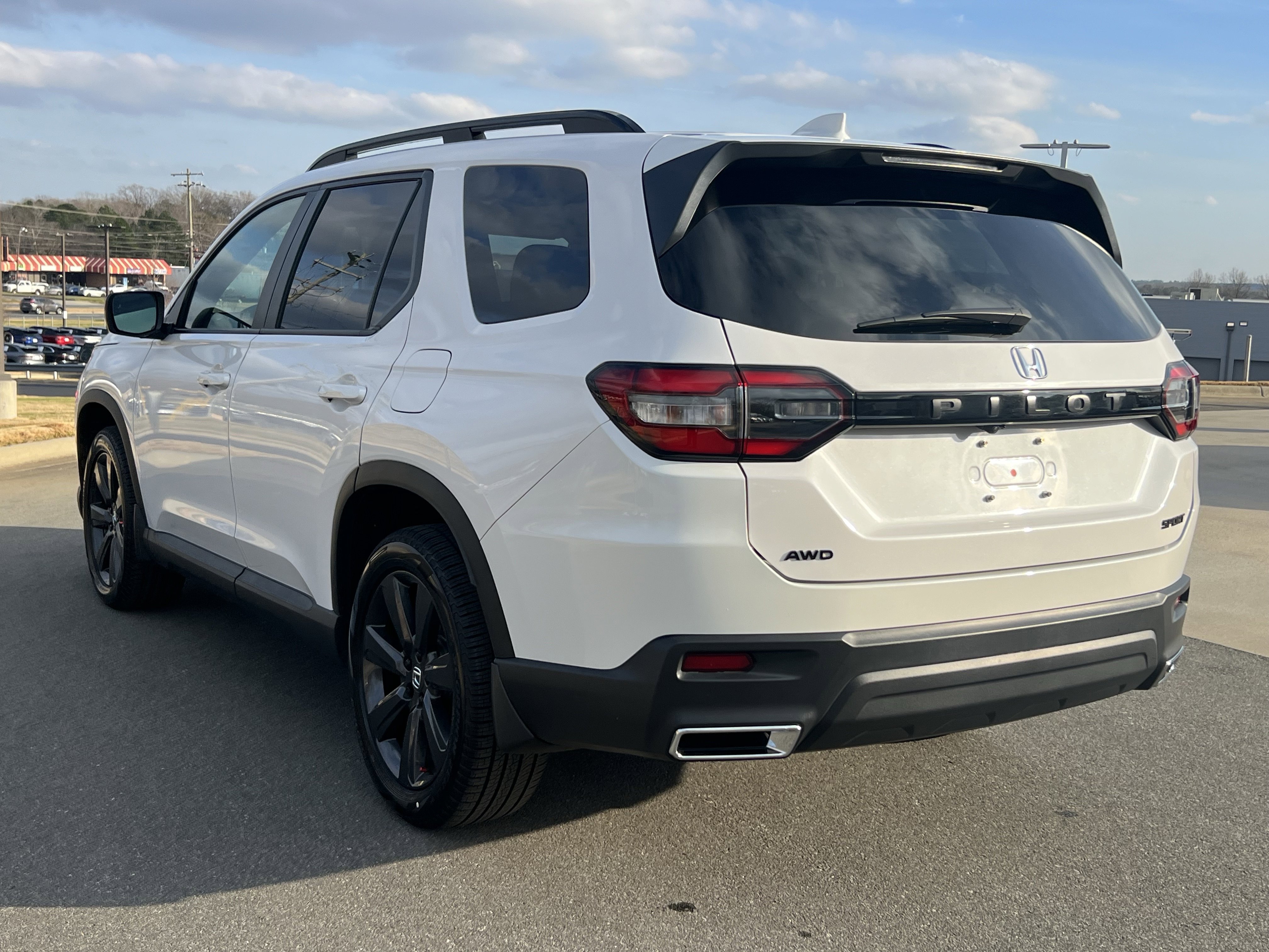 Used 2025 Honda Pilot Sport image 6
