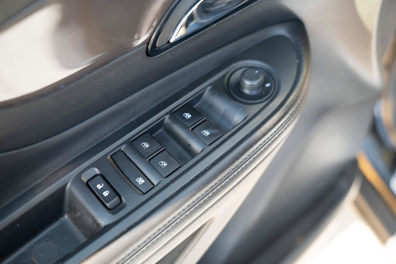 Used 2020 Buick Encore Preferred w/ Safety Package FWD image 19