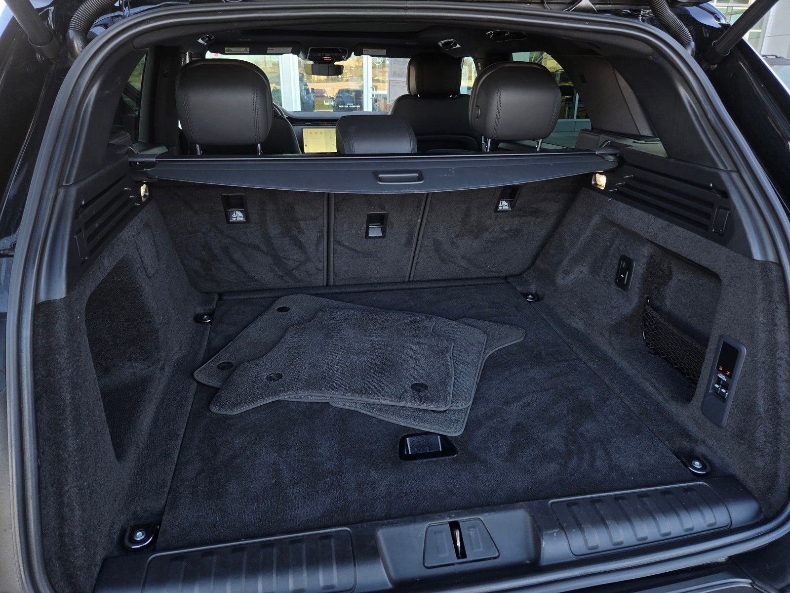 Used 2025 Land Rover Range Rover Sport SE image 26