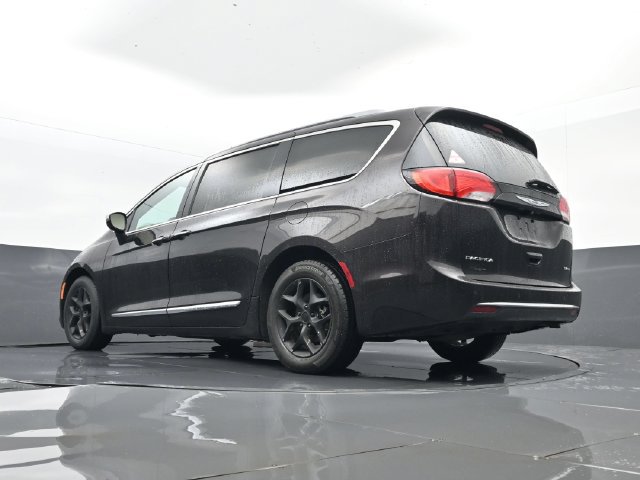 Used 2018 Chrysler Pacifica Limited FWD image 30