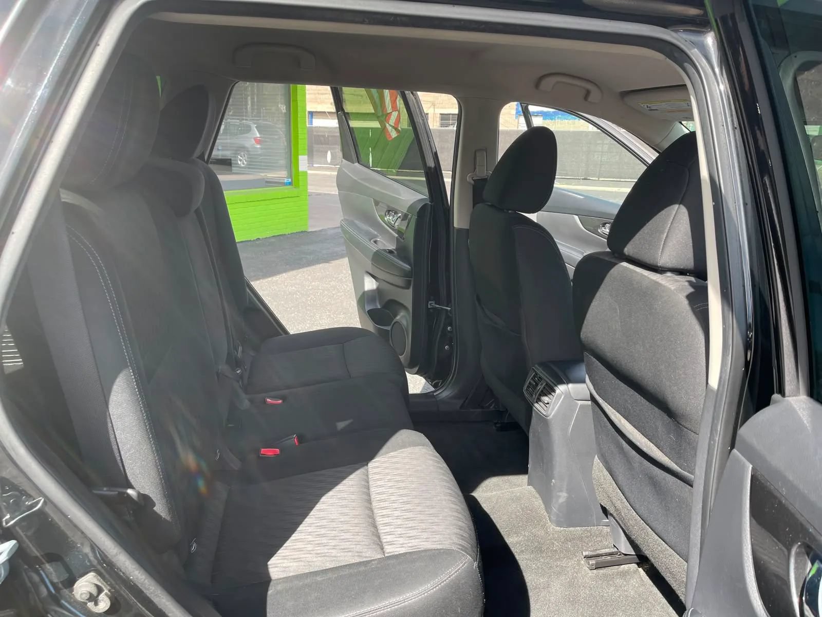 Used 2018 Nissan Rogue SV AWD/4WD image 15