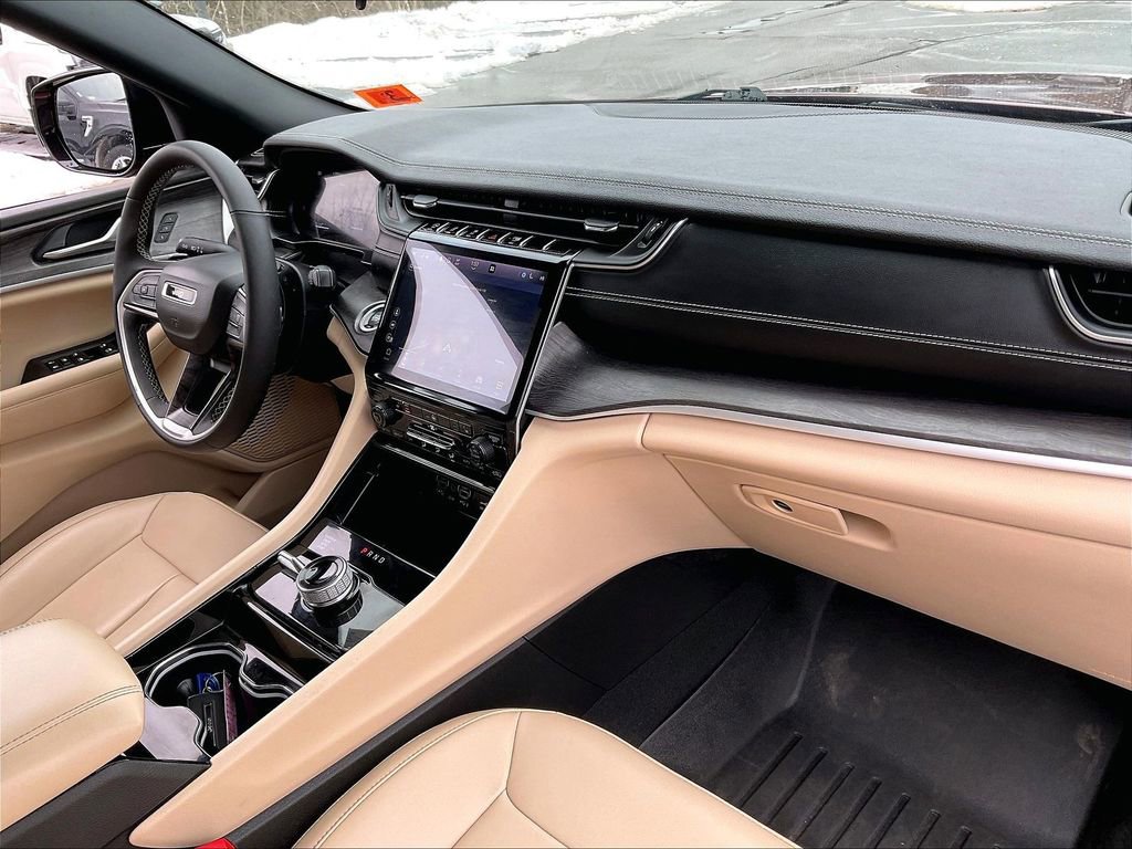 Used 2023 Jeep Grand Cherokee Limited image 13