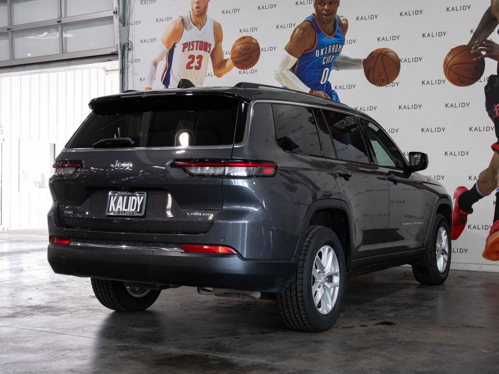 Used 2023 Jeep Grand Cherokee L Laredo RWD image 24