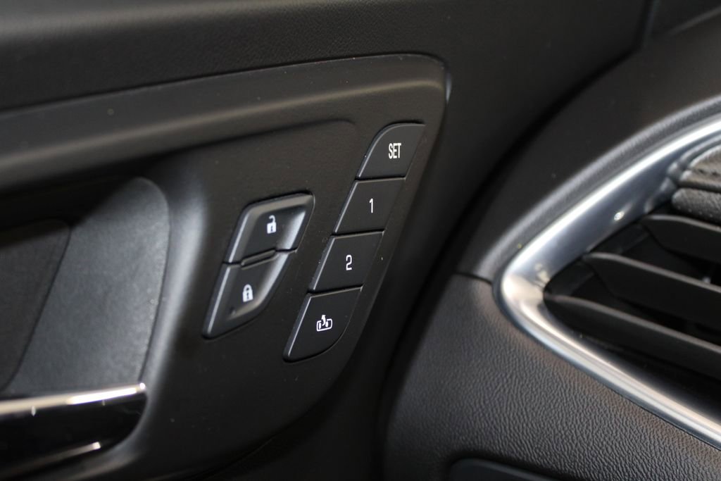 Used 2023 Chevrolet Malibu LT image 43