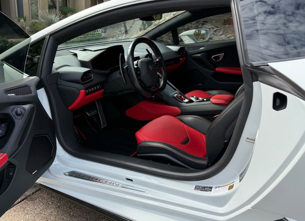 Used 2021 Lamborghini Huracan EVO image 13