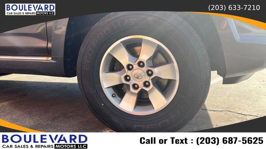 Used 2010 Toyota 4Runner SR5 AWD/4WD image 31