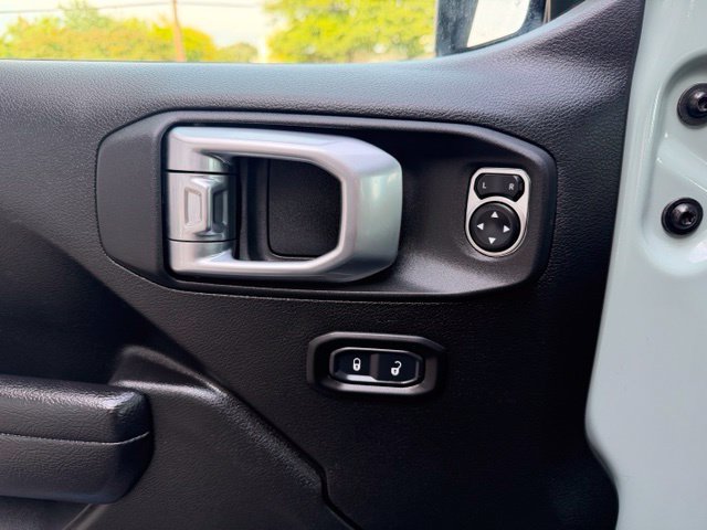 Used 2024 Jeep Wrangler Unlimited w/ Convenience Group AWD/4WD image 29