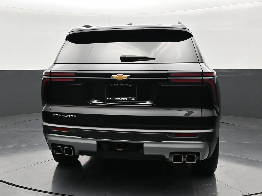 Used 2025 Chevrolet Traverse LT FWD image 4